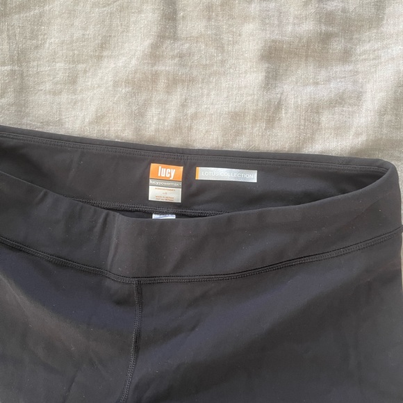 Lucy Lotus Collection black capri yoga pants - Picture 3 of 8